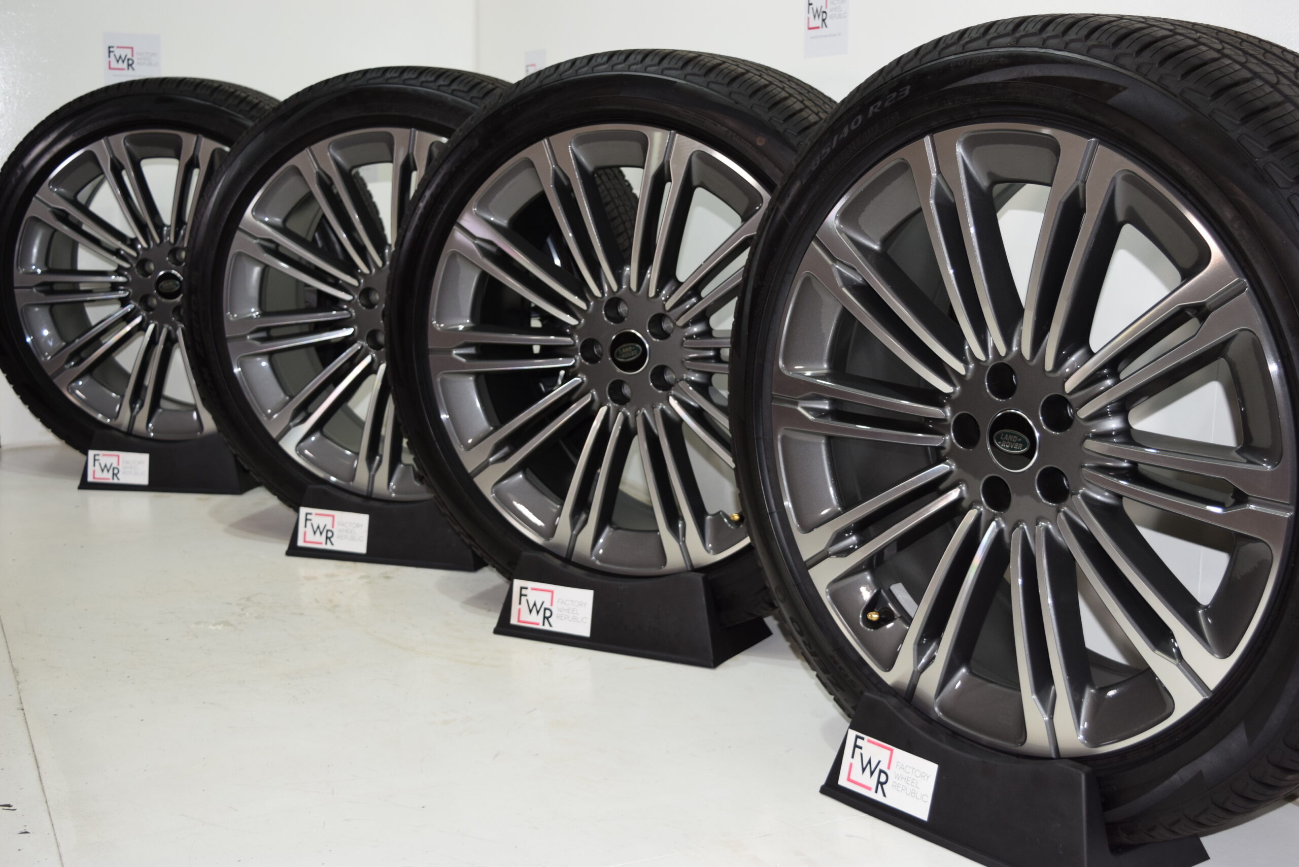 23” Range Rover Voque L460 Factory OEM Authentic Crescendo gray Wheel & Tires
