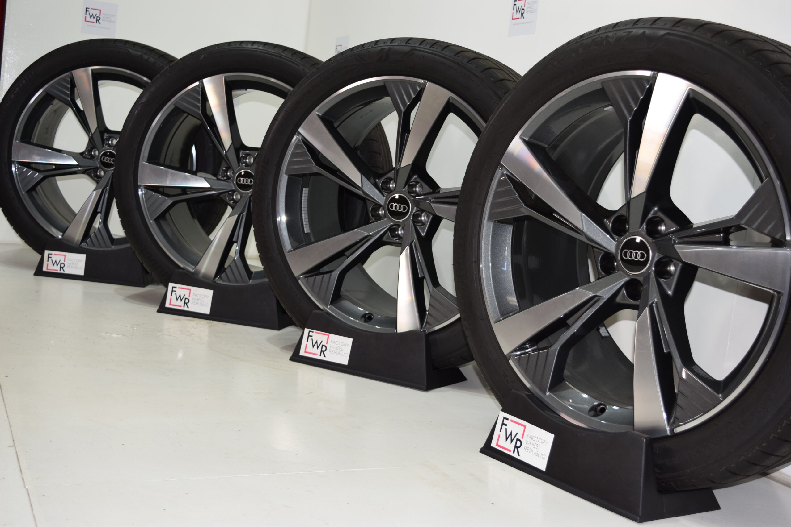 21” Audi Q7 SQ7 E-TRON FACTORY OEM original wheels rims tires 21×10.5