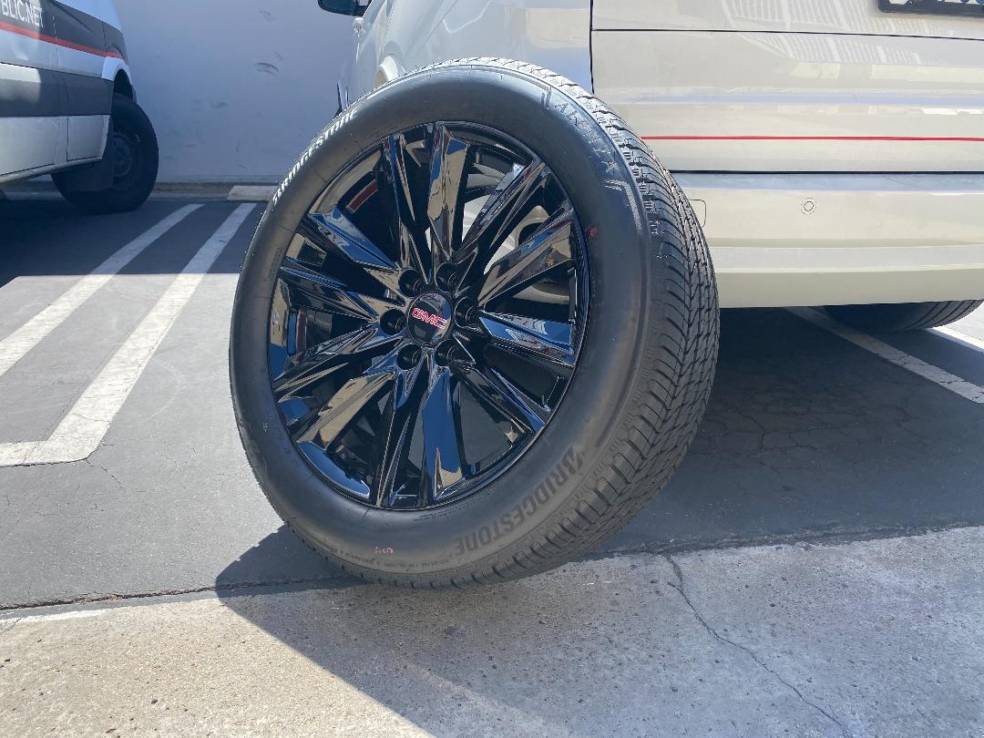 22″ Cadillac Escalade / GMC Yukon Platinum Black 2022 Original Factory wheels and tires