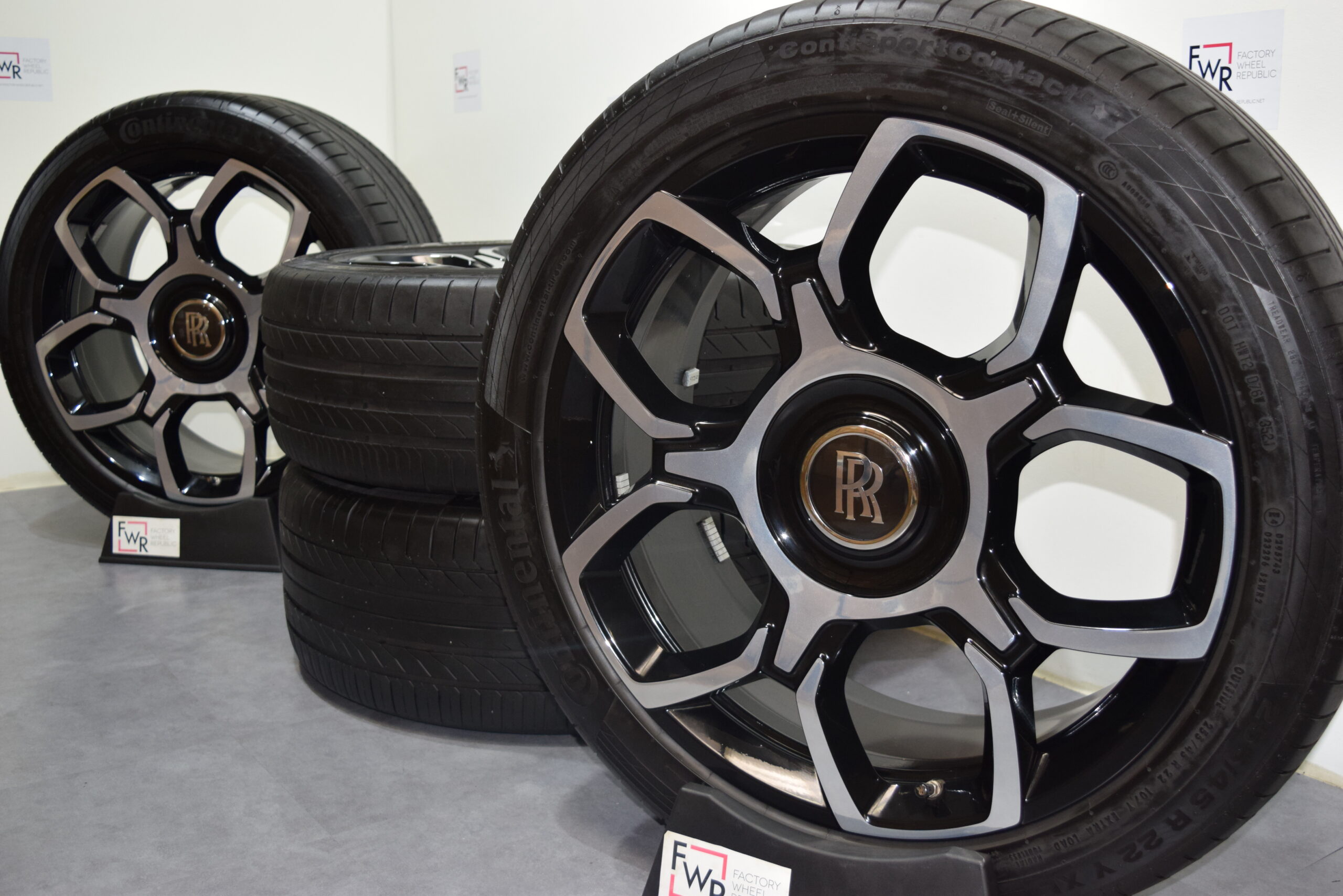 22″ Rolls Royce Cullinan Black Badge Factory OEM wheels and tires rims 22 inch